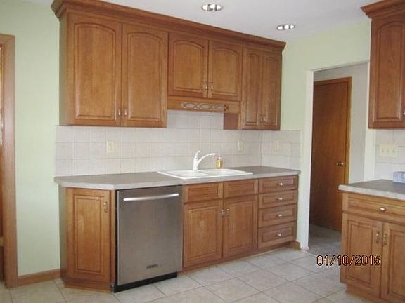 5th image of 1506 N Saint James Blvd
