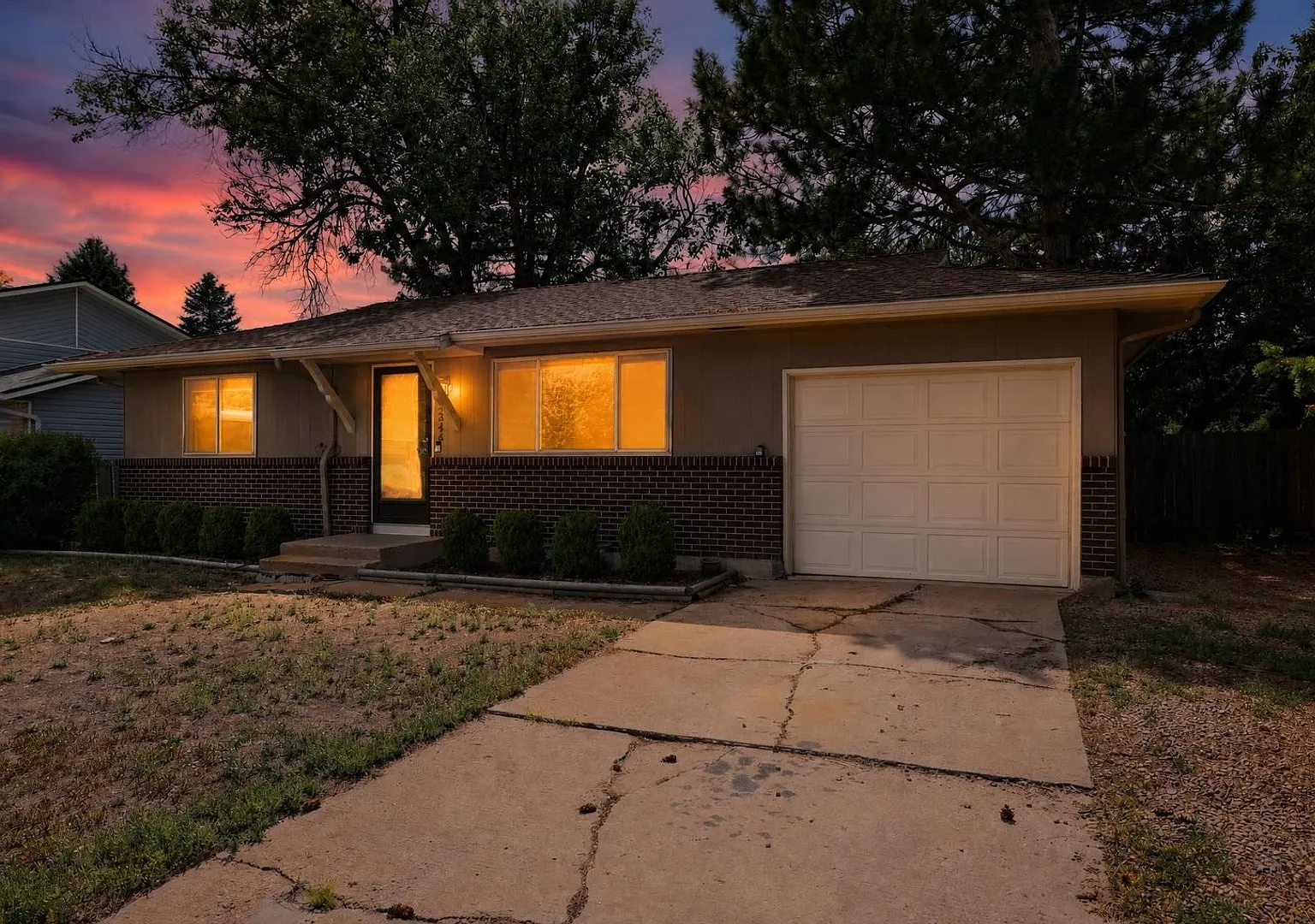 Spacious 4BR House in Colorado Springs — Photo 1