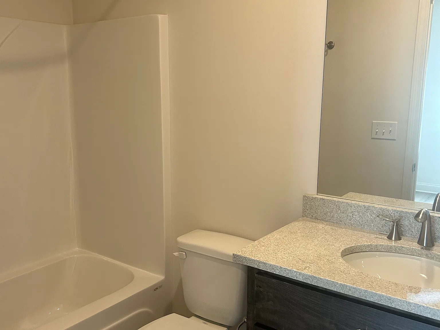 3 bed, $3,000 — Photo 3