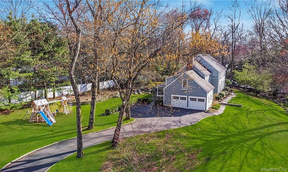 2nd image of 2 Diamond Hill Ln