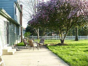 3rd image of 195 Heritage Ln