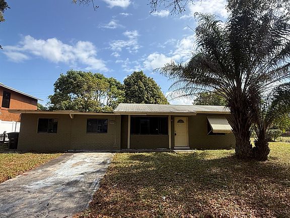 3rd image of 412 S Chillingworth Drive