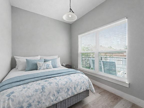 3rd image of 450 Flamingo Ct