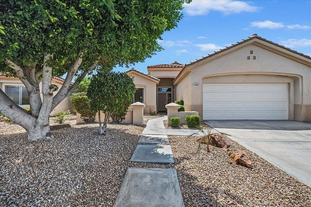 3 bed, 1664 sqft, $3,000 — Photo 2
