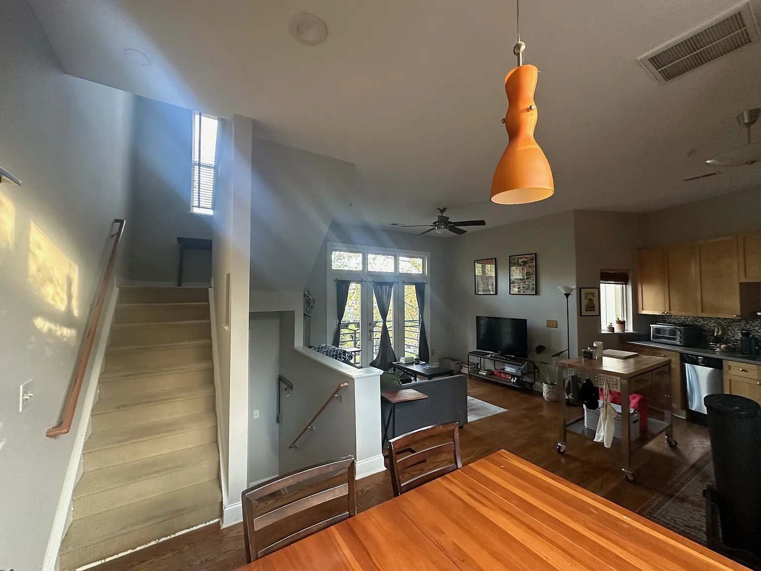 2 bed, 1093 sqft, $2,100 — Photo 4