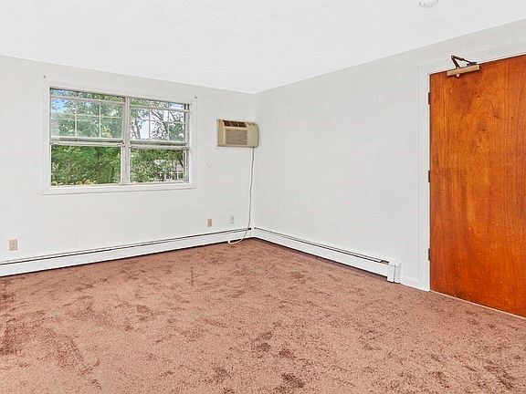 3rd image of 187 Great Rd APT C2