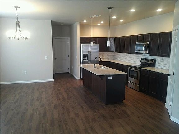 3rd image of 1141 N Storer Ave