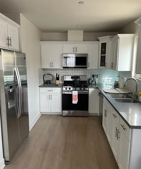 427 N Heliotrope Dr #200 — Photo 1