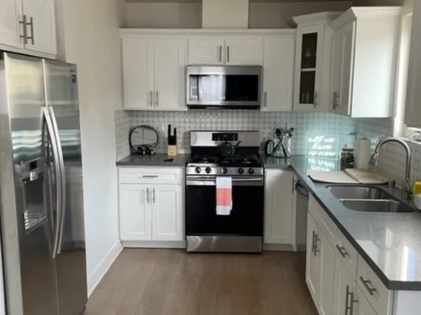 427 N Heliotrope Dr #200, Los Angeles, CA 90004