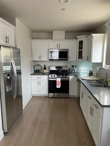 427 N Heliotrope Dr #200 Photo 1 427 N Heliotrope Dr #200 Photo 1
