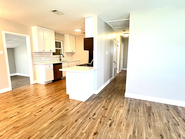 2809 N Turnbull Dr — Photo 5