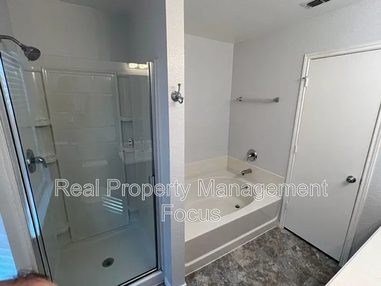 1004 Trickham Dr — Photo 21