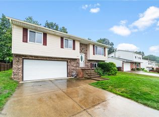8275 Newcomb Dr, Parma, OH 44129