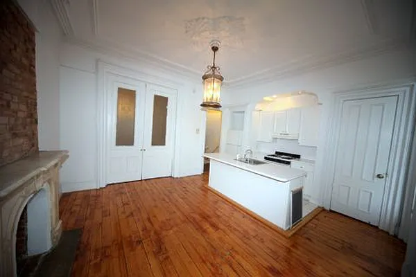 Rented by Metropolitan Realty | media 71