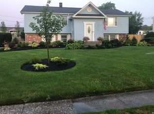 16 Tallow Ln, Lake Grove, NY 11755