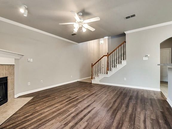3rd image of 4010 Willowrun Ln