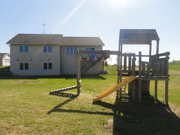 5th image of 57265 Emerald Ave