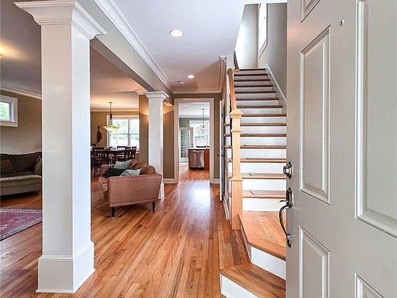 4th image of 1548 Thomas Rd