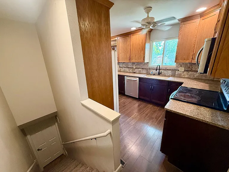 3126 W 5th St — Photo 16