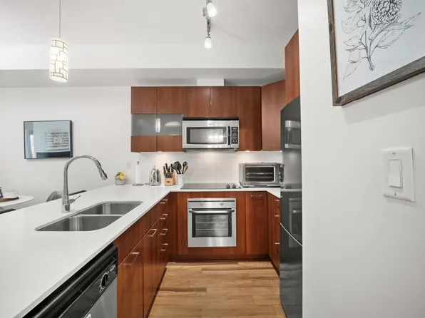 13321 102a Ave #203, Surrey, BC V3T 1P6