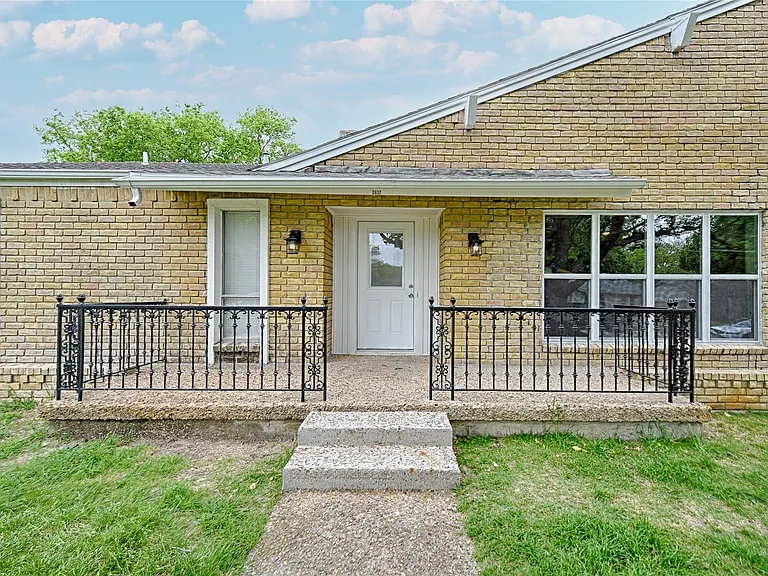 2639 Forest Grove Dr — Photo 1