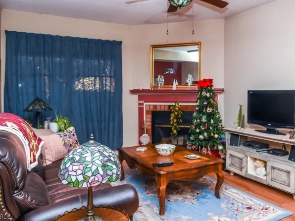 27 Iron Forge Vlg, Pompton Lakes Boro, NJ 07442