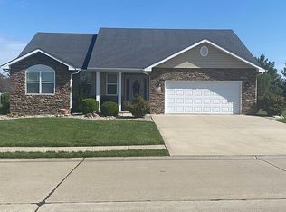 5 Woodcrest Dr, Bethalto, IL 62010