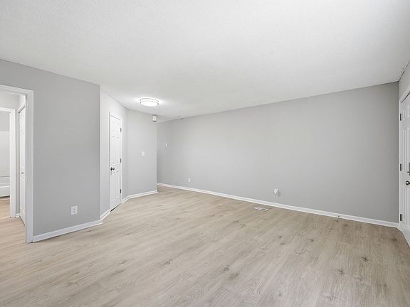 3rd image of 4720 Hoyle Dr