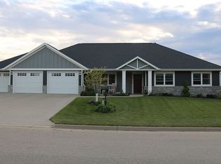158 Mulberry Dr SE, Cascade, IA 52033