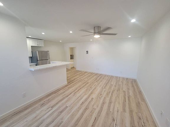 3rd image of 5050 Santa Monica Ave #9
