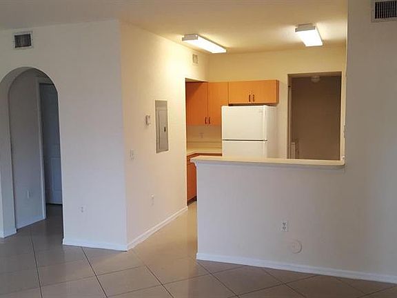 4th image of 2505 Belmont Ln #2505