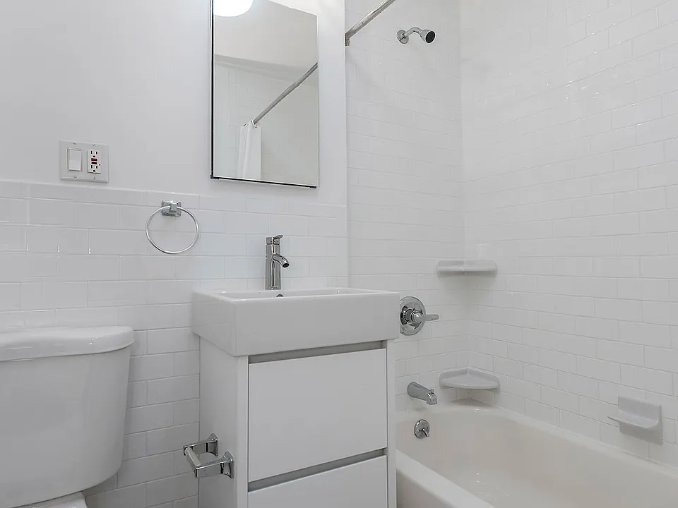 324 E 48th St #19