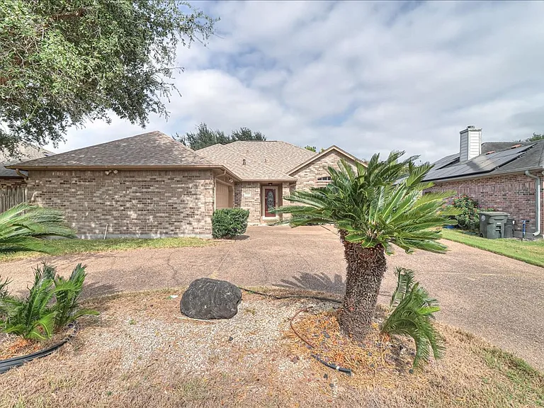 6330 Penny Ln — Photo 2
