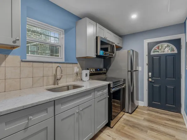 5436 Woodcrest Ave #B, Philadelphia, PA 19131