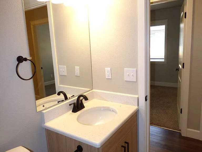 3576-3578 Fisher Ct NE — Photo 41