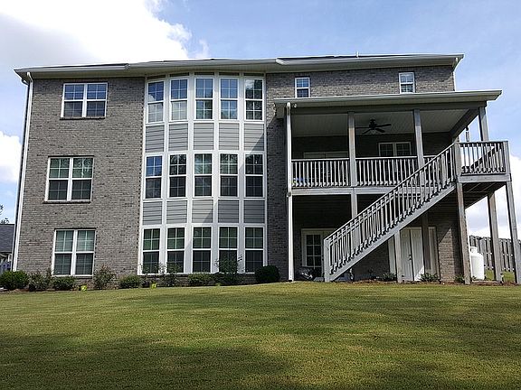 2nd image of 886 Leyland Ln