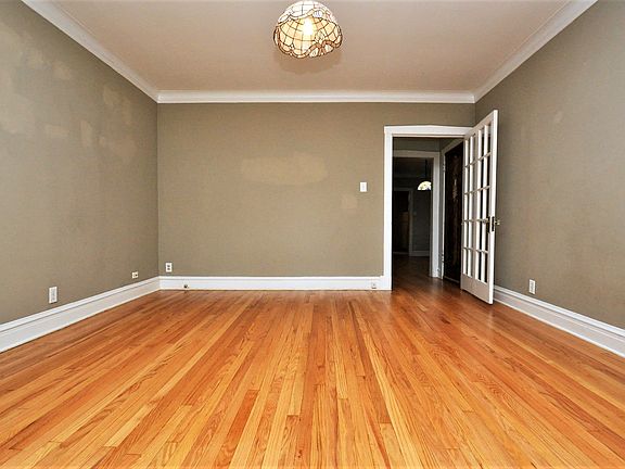 3rd image of 5749 N Fairfield Ave #1