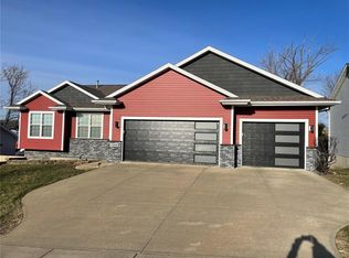 3308 Remington St SW, Cedar Rapids, IA 52404