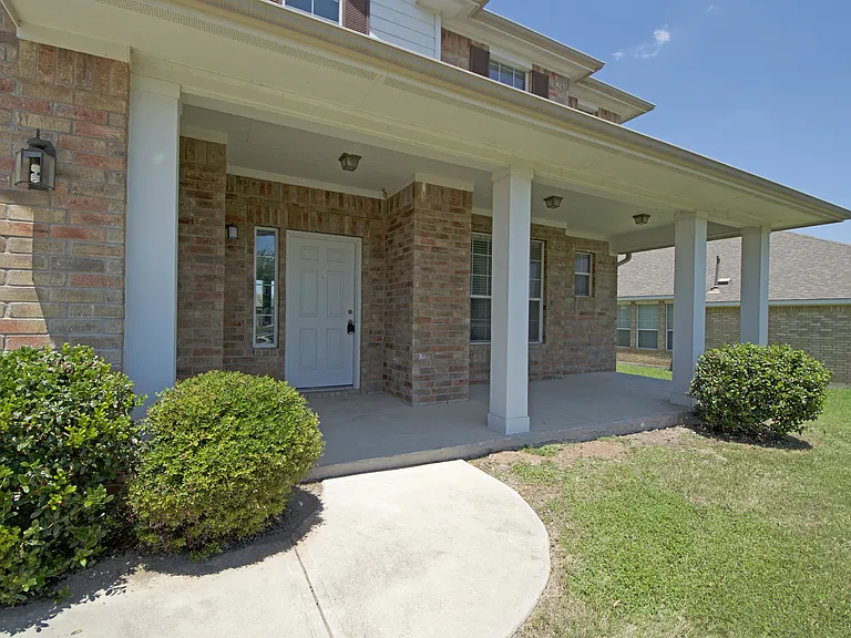 6800 Cromarty Ln — Photo 3