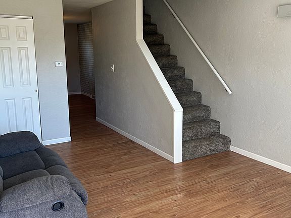 3rd image of 605 Sunset Ln APT 4