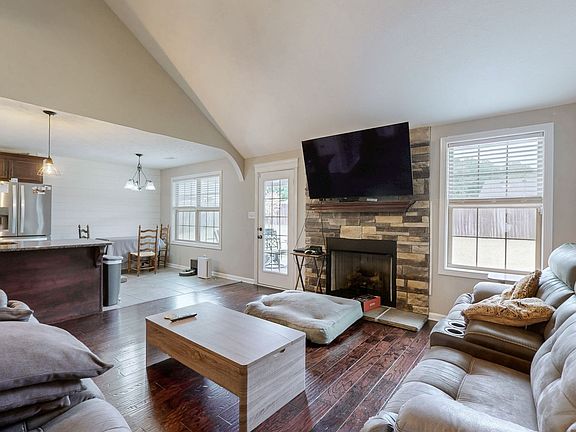 2nd image of 1293 Freedom Dr