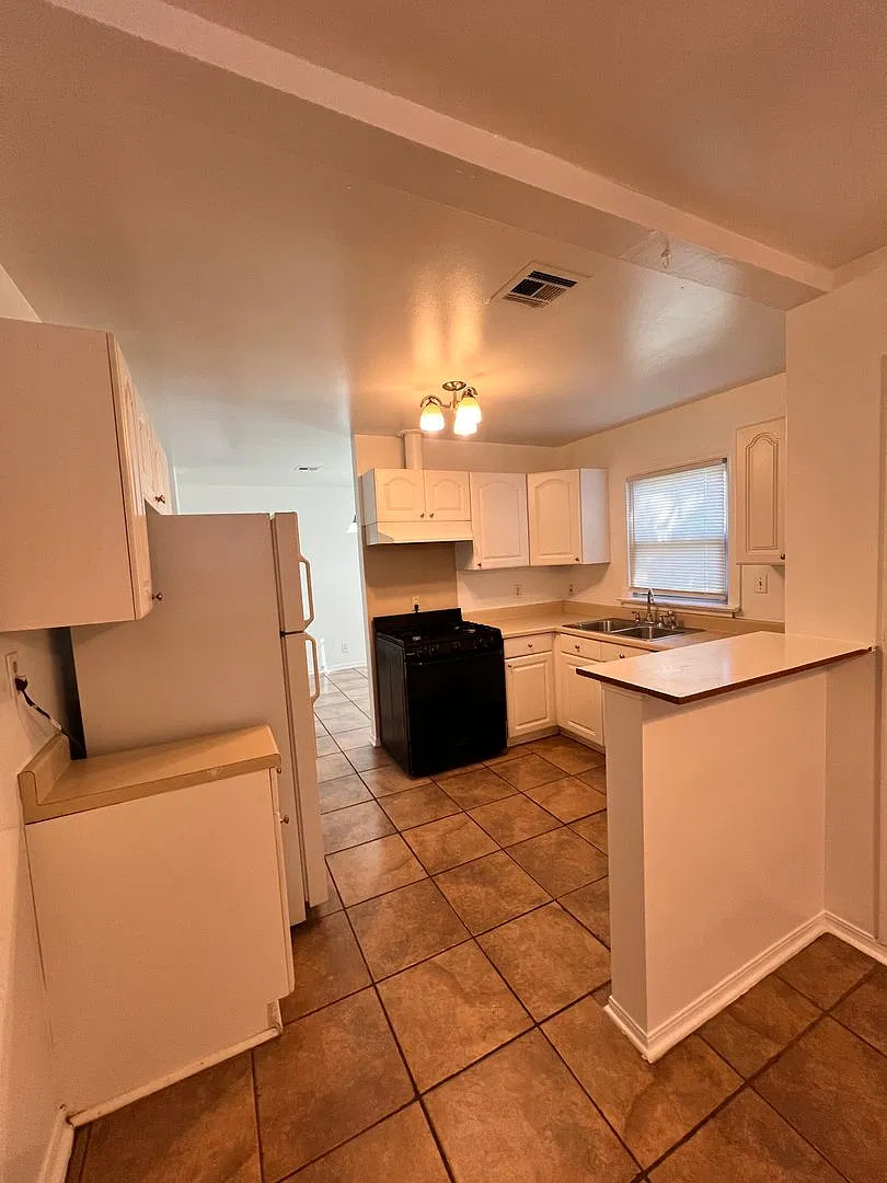 334 E 46th Street House — Photo 2
