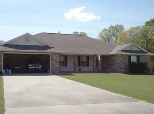 32 C G Smith Rd, Picayune, MS 39466