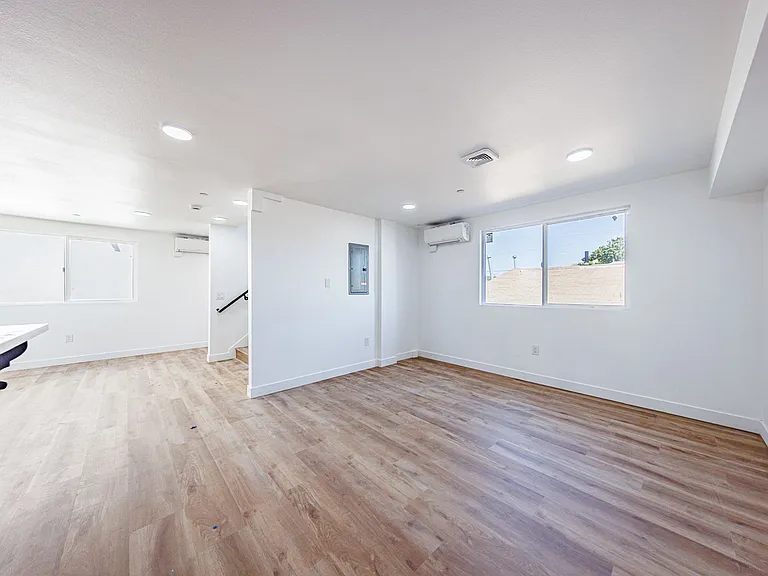 Huge 2, 3 & 4 Bed 2026 Townhomes — Photo 23