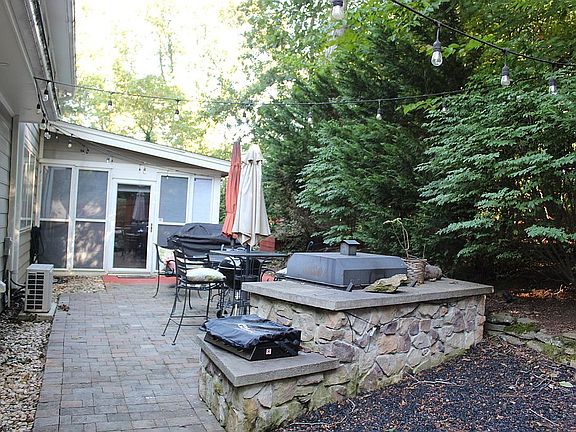 3rd image of 4125 Weaver Dr