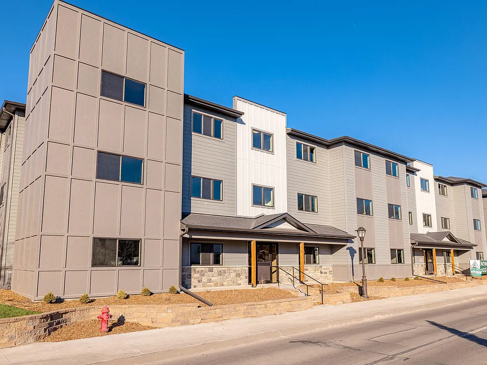 Flats on Vine