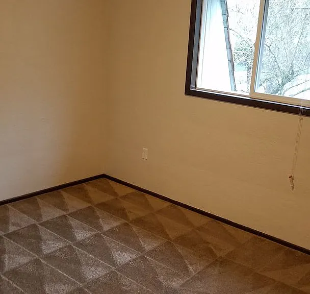 098-Westside Terrace Apartments — Photo 9