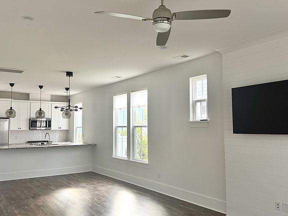 3rd image of 309 Oakbend St
