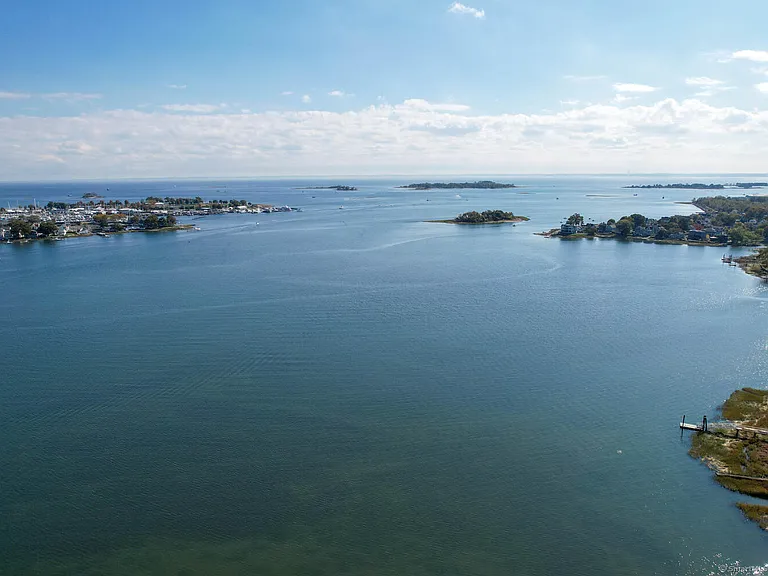 50 Shorefront Park — Photo 37