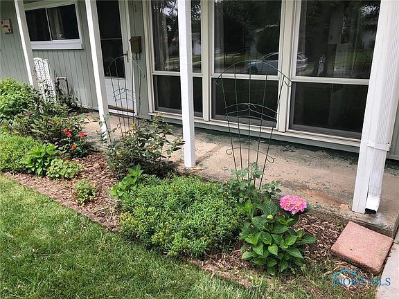 3rd image of 917 Village Trail Dr